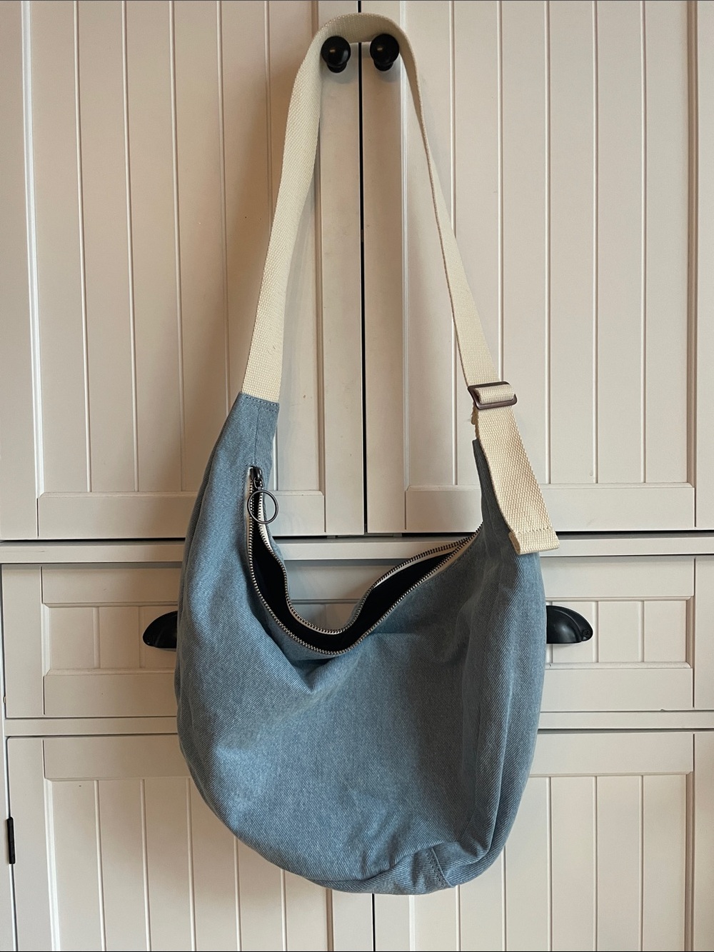 Levis brooklyn medium light denim crescent bag